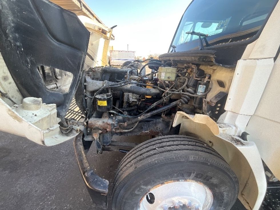 Medium Duty Box Truck-Light and Medium Duty Trucks-Freightliner-2001-FL70-East Chicago-IN-258,348\n\t\tmiles-$ 5,500 - Image 23