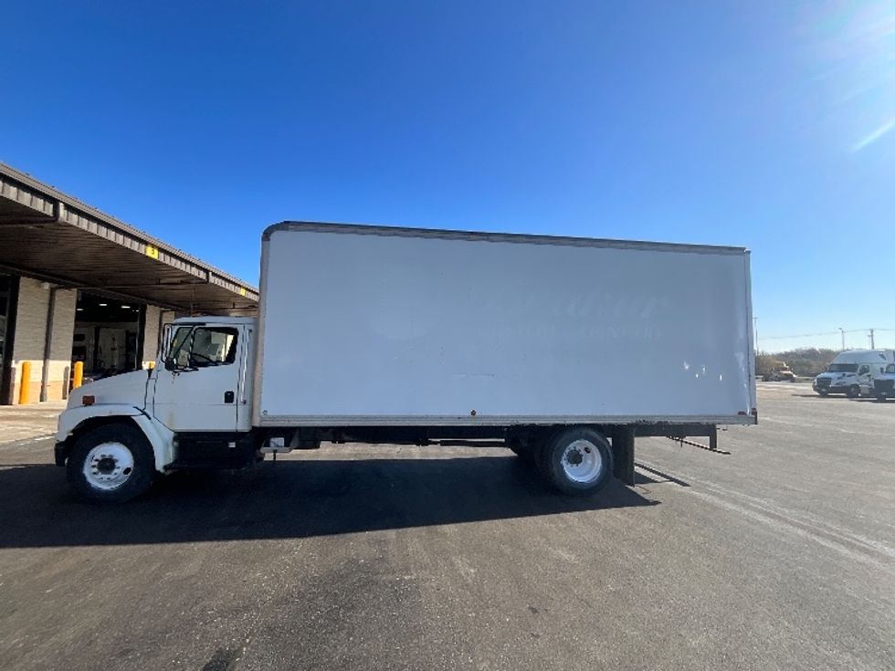Medium Duty Box Truck-Light and Medium Duty Trucks-Freightliner-2001-FL70-East Chicago-IN-258,348\n\t\tmiles-$ 5,500 - Image 4