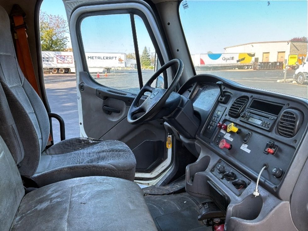 Medium Duty Box Truck-Light and Medium Duty Trucks-Freightliner-2007-M2-Pewaukee-WI-303,839\n\t\tmiles-$ 9,500 - Image 22