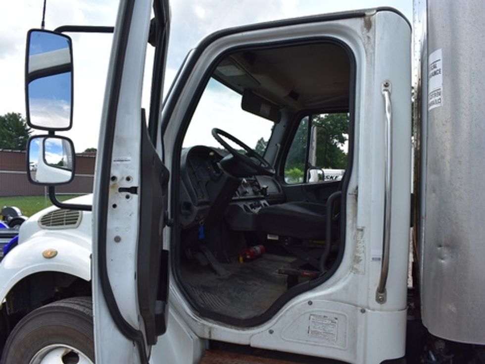 Medium Duty Box Truck-Light and Medium Duty Trucks-Freightliner-2011-M2-Essex Junction-VT-315,443\n\t\tmiles-$ 20,500 - Image 11
