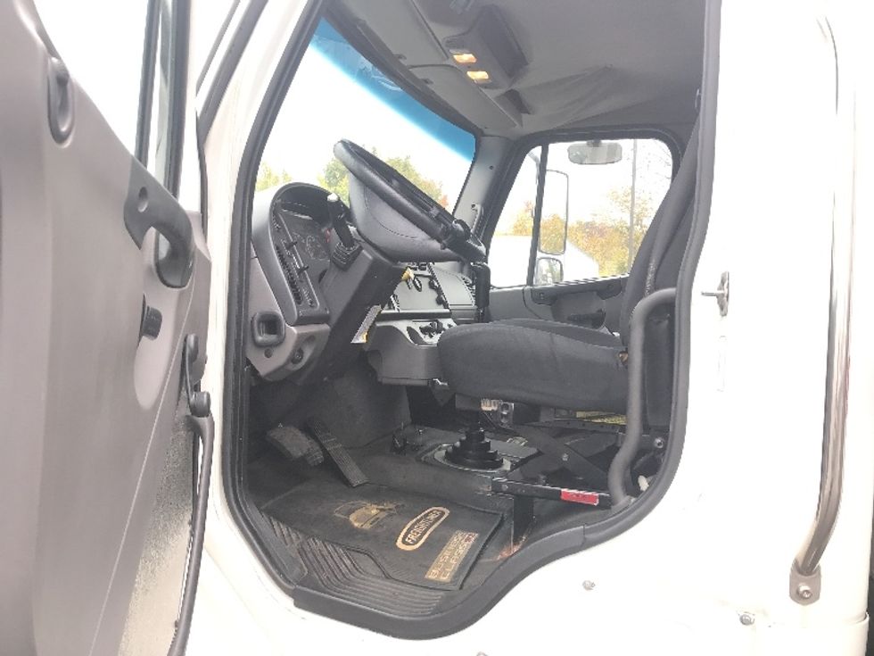 Medium Duty Box Truck-Light and Medium Duty Trucks-Freightliner-2011-M2-Scarborough-ON-424,766\n\t\tkm-$ 17,500 - Image 15