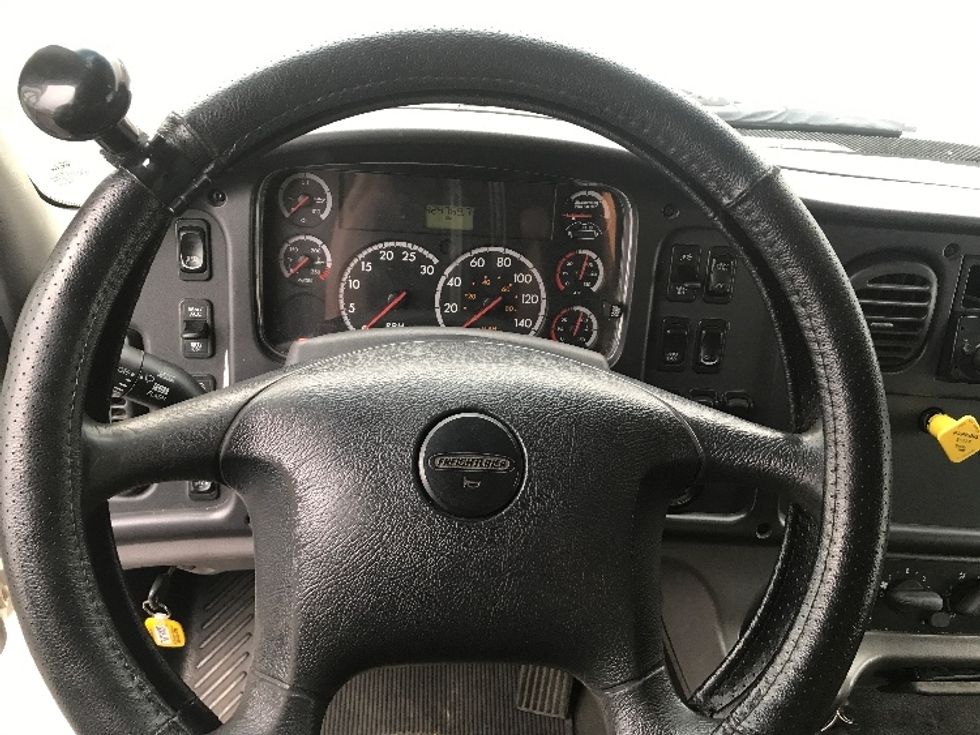 Medium Duty Box Truck-Light and Medium Duty Trucks-Freightliner-2011-M2-Scarborough-ON-424,766\n\t\tkm-$ 17,500 - Image 17