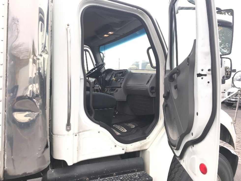 Medium Duty Box Truck-Light and Medium Duty Trucks-Freightliner-2011-M2-Scarborough-ON-424,766\n\t\tkm-$ 17,500 - Image 19