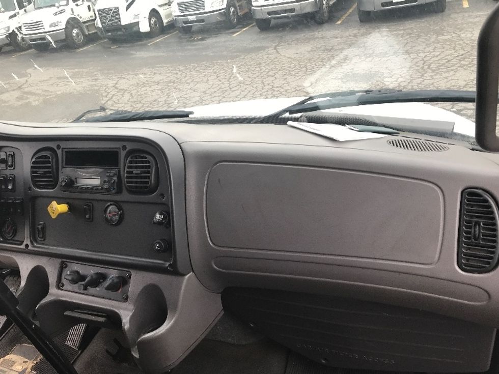 Medium Duty Box Truck-Light and Medium Duty Trucks-Freightliner-2011-M2-Scarborough-ON-424,766\n\t\tkm-$ 17,500 - Image 20