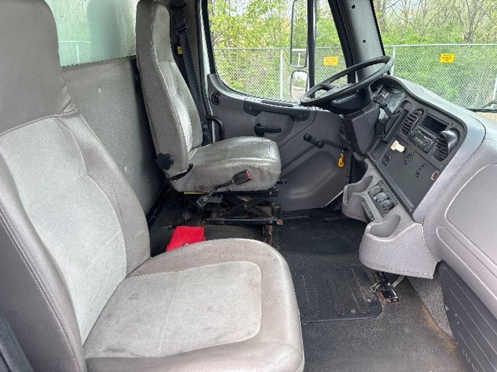 Medium Duty Box Truck-Light and Medium Duty Trucks-Freightliner-2013-M2-Brook Park-OH-291,782\n\t\tmiles-$ 12,500 - Image 21