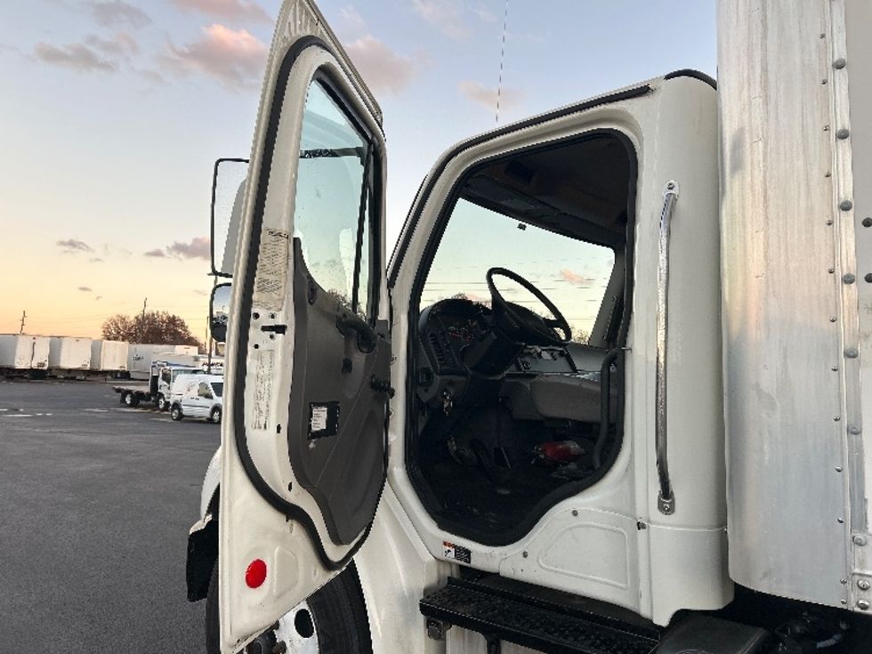 Medium Duty Box Truck-Light and Medium Duty Trucks-Freightliner-2013-M2-Lowell-AR-218,836\n\t\tmiles-$ 35,500 - Image 16