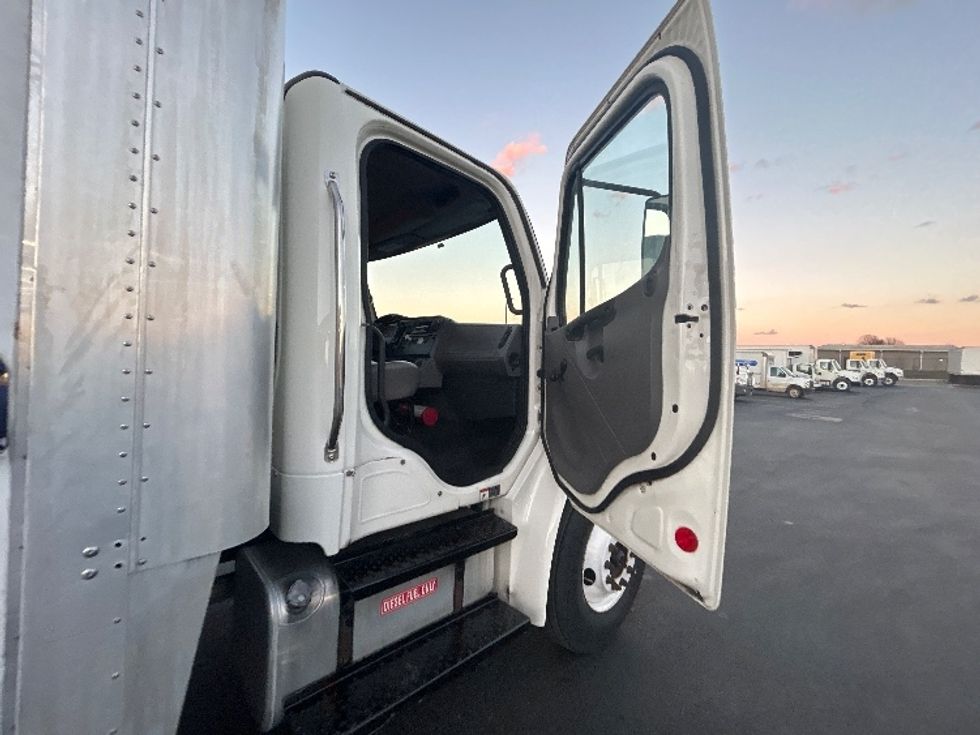 Medium Duty Box Truck-Light and Medium Duty Trucks-Freightliner-2013-M2-Lowell-AR-218,836\n\t\tmiles-$ 35,500 - Image 20