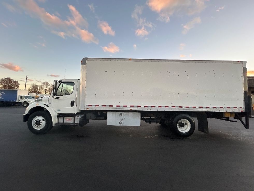 Medium Duty Box Truck-Light and Medium Duty Trucks-Freightliner-2013-M2-Lowell-AR-218,836\n\t\tmiles-$ 35,500 - Image 4