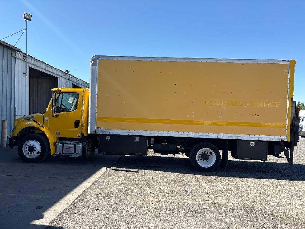 2013 Freightliner M2 106 Medium Duty photo 4