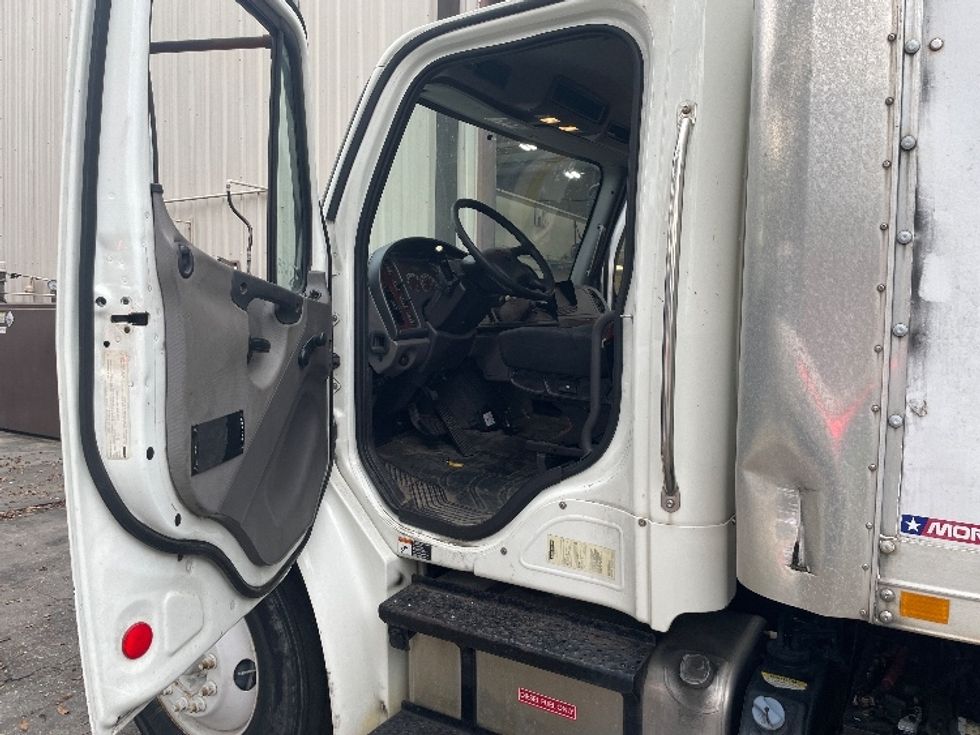 Medium Duty Box Truck-Light and Medium Duty Trucks-Freightliner-2014-M2-Jacksonville-FL-252,302\n\t\tmiles-$ 31,500 - Image 16