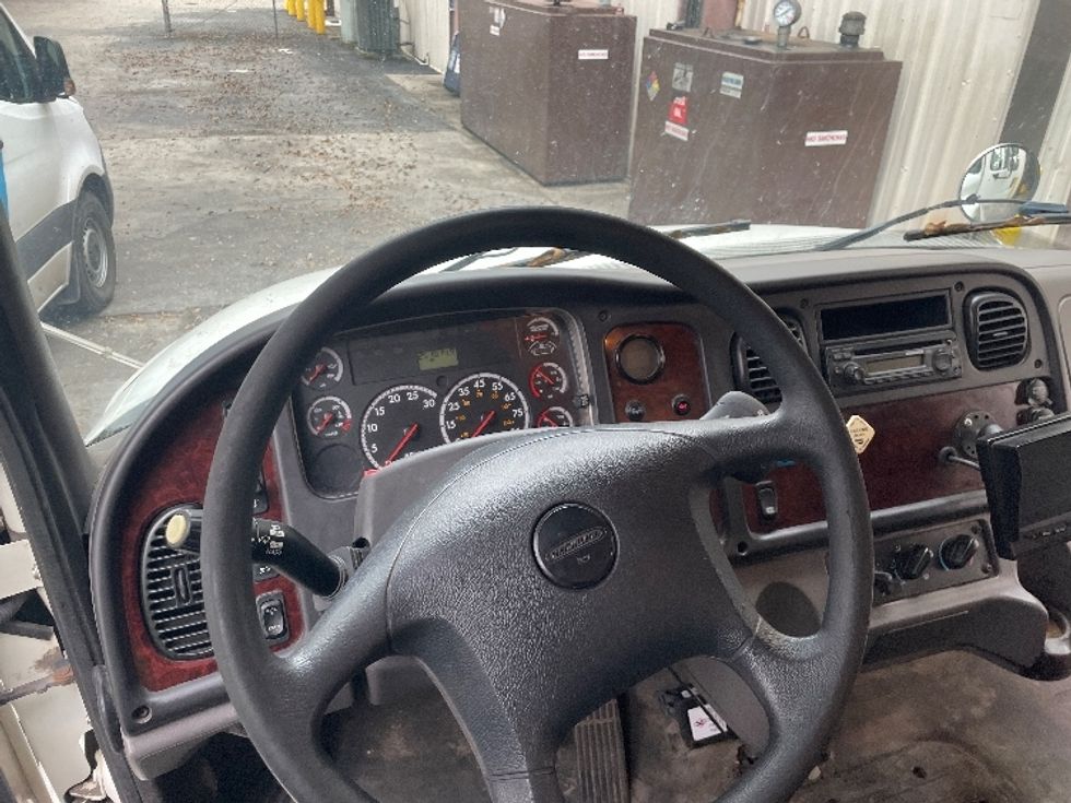 Medium Duty Box Truck-Light and Medium Duty Trucks-Freightliner-2014-M2-Jacksonville-FL-252,302\n\t\tmiles-$ 31,500 - Image 17