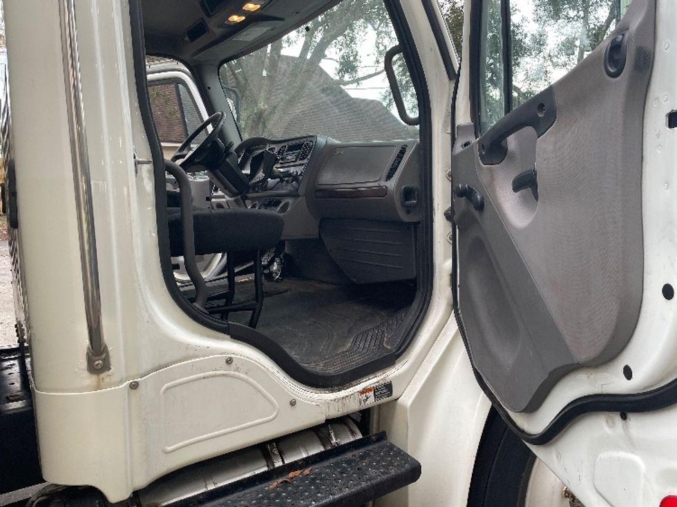 Medium Duty Box Truck-Light and Medium Duty Trucks-Freightliner-2014-M2-Jacksonville-FL-252,302\n\t\tmiles-$ 31,500 - Image 20