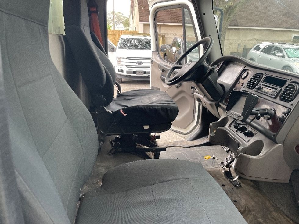 Medium Duty Box Truck-Light and Medium Duty Trucks-Freightliner-2014-M2-Jacksonville-FL-252,302\n\t\tmiles-$ 31,500 - Image 22