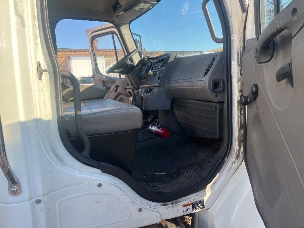 Medium Duty Box Truck-Light and Medium Duty Trucks-Freightliner-2014-M2-Sturtevant-WI-67,100\n\t\tmiles-$ 47,500 - Image 20
