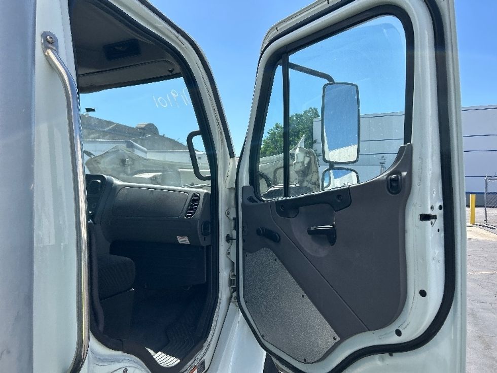Medium Duty Box Truck-Light and Medium Duty Trucks-Freightliner-2014-M2-Vernon-CA-317,746\n\t\tmiles-$ 12,500 - Image 16
