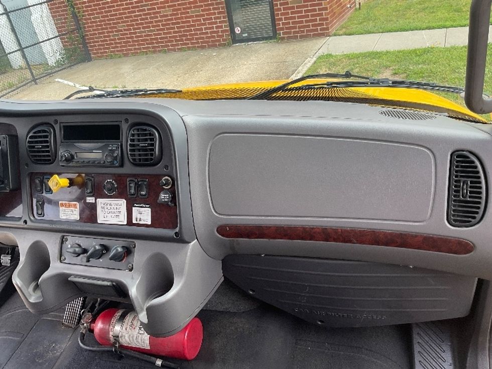 Medium Duty Box Truck-Light and Medium Duty Trucks-Freightliner-2014-M2-West Babylon-NY-155,634\n\t\tmiles-$ 33,000 - Image 21