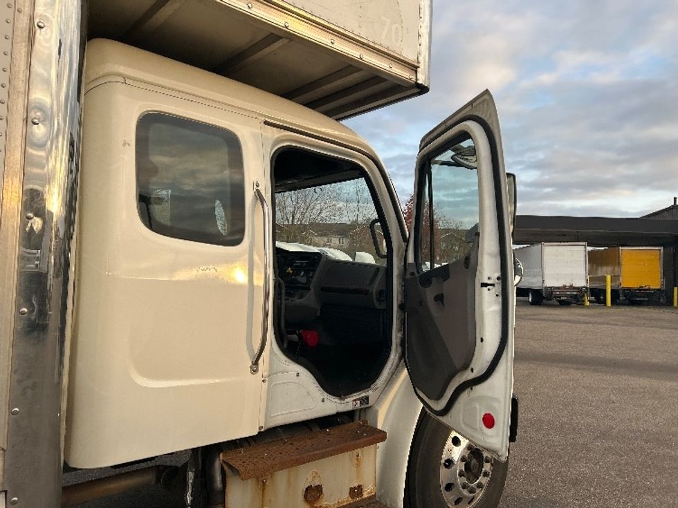Medium Duty Box Truck-Light and Medium Duty Trucks-Freightliner-2015-M2-Akron-OH-313,000\n\t\tmiles-$ 34,500 - Image 20