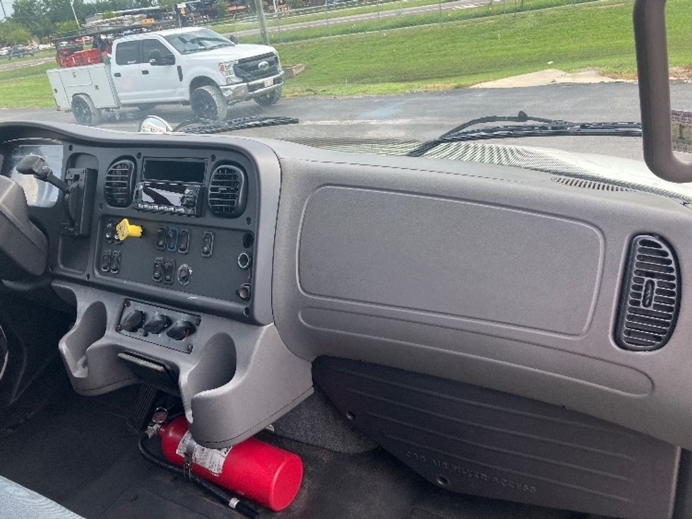 Medium Duty Box Truck-Light and Medium Duty Trucks-Freightliner-2015-M2-Apopka-FL-107,804\n\t\tmiles-$ 55,500 - Image 21