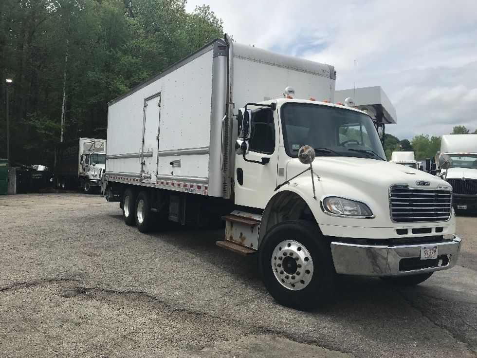 Medium Duty Box Truck-Light and Medium Duty Trucks-Freightliner-2015-M2-Auburn-MA-276,999\n\t\tmiles-$ 38,250 - Image 1