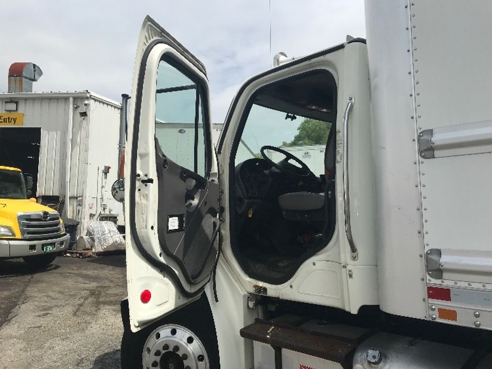 Medium Duty Box Truck-Light and Medium Duty Trucks-Freightliner-2015-M2-Auburn-MA-276,999\n\t\tmiles-$ 38,250 - Image 16