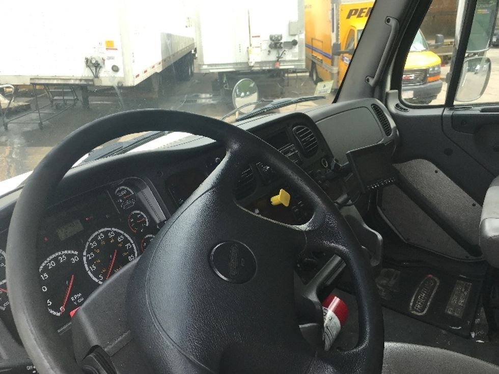 Medium Duty Box Truck-Light and Medium Duty Trucks-Freightliner-2015-M2-Auburn-MA-276,999\n\t\tmiles-$ 38,250 - Image 17