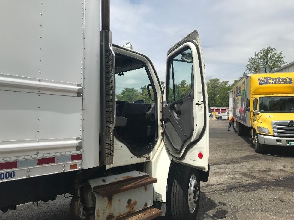 Medium Duty Box Truck-Light and Medium Duty Trucks-Freightliner-2015-M2-Auburn-MA-276,999\n\t\tmiles-$ 38,250 - Image 19