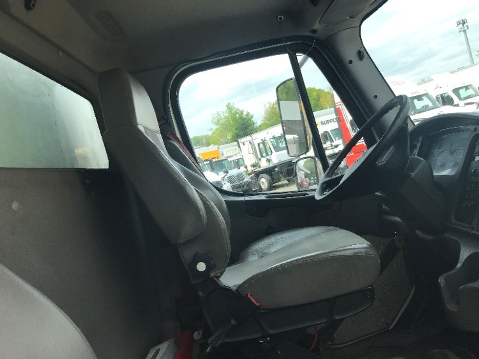 Medium Duty Box Truck-Light and Medium Duty Trucks-Freightliner-2015-M2-Auburn-MA-276,999\n\t\tmiles-$ 38,250 - Image 22