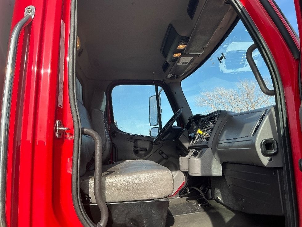 Medium Duty Box Truck-Light and Medium Duty Trucks-Freightliner-2015-M2-Aurora-CO-146,777\n\t\tmiles-$ 45,250 - Image 22