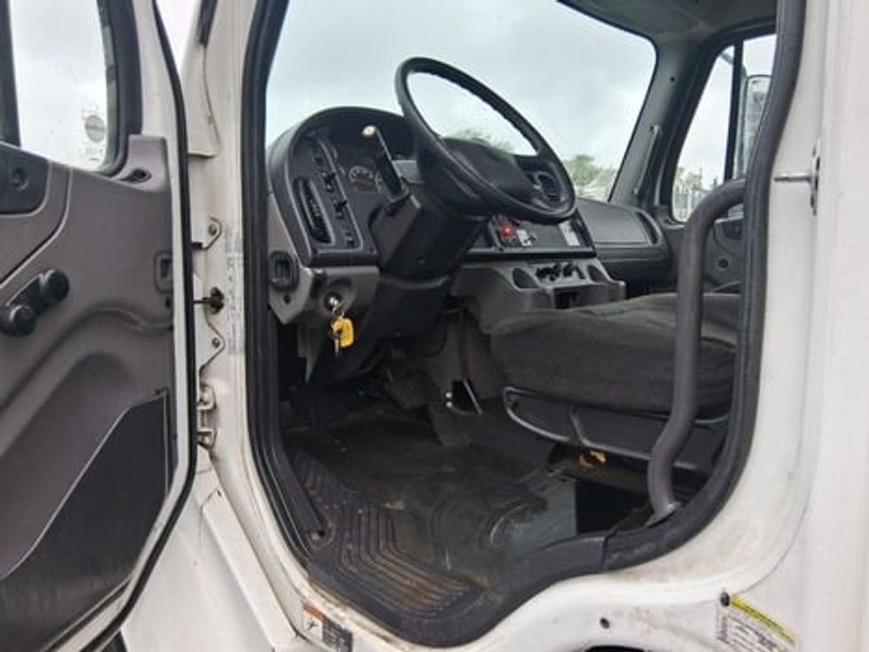 Medium Duty Box Truck-Light and Medium Duty Trucks-Freightliner-2015-M2-Bloomington-IN-202,846\n\t\tmiles-$ 26,000 - Image 11