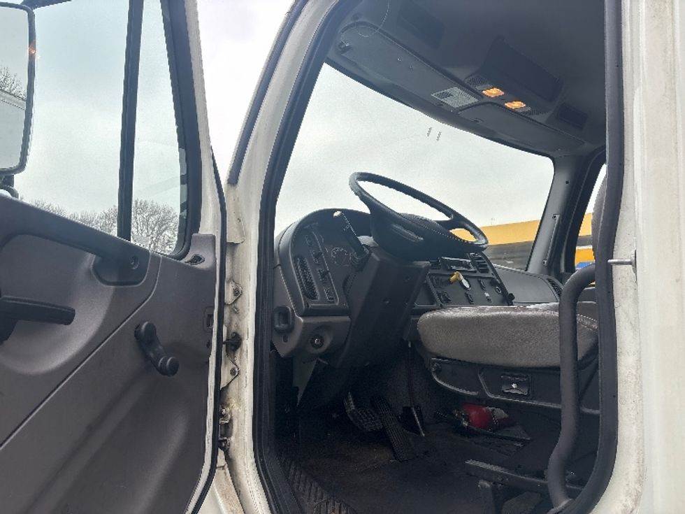 Medium Duty Box Truck-Light and Medium Duty Trucks-Freightliner-2015-M2-Burlington-NJ-43,888\n\t\tmiles-$ 50,250 - Image 15