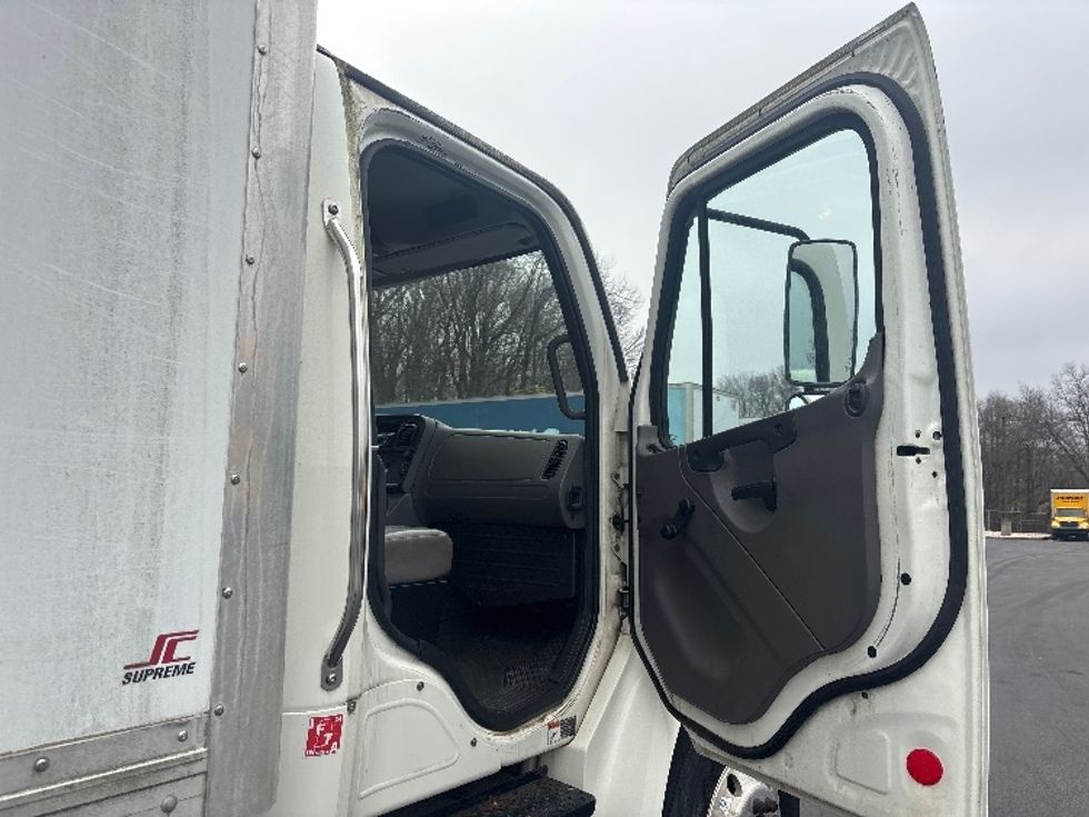 Medium Duty Box Truck-Light and Medium Duty Trucks-Freightliner-2015-M2-Burlington-NJ-43,888\n\t\tmiles-$ 50,250 - Image 19