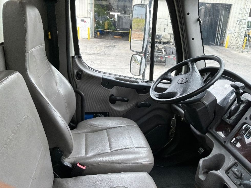 Medium Duty Box Truck-Light and Medium Duty Trucks-Freightliner-2015-M2-Fontana-CA-121,676\n\t\tmiles-$ 48,500 - Image 22