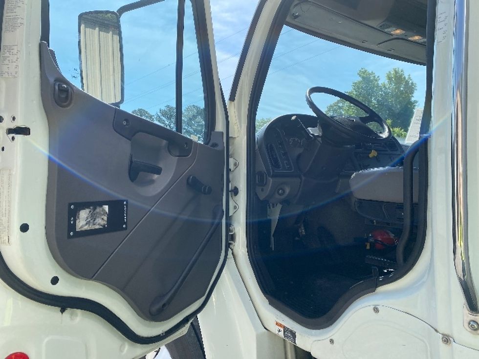 Medium Duty Box Truck-Light and Medium Duty Trucks-Freightliner-2015-M2-Knoxville-TN-420,177\n\t\tmiles-$ 28,250 - Image 16