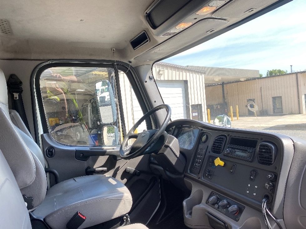 Medium Duty Box Truck-Light and Medium Duty Trucks-Freightliner-2015-M2-Knoxville-TN-420,177\n\t\tmiles-$ 28,250 - Image 22