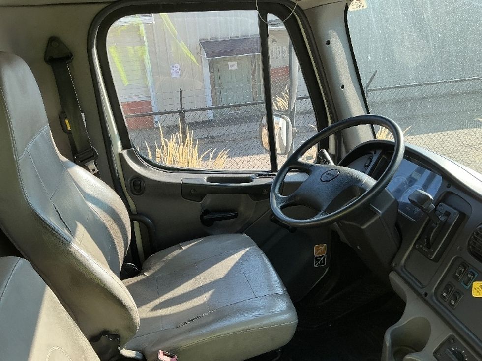 Medium Duty Box Truck-Light and Medium Duty Trucks-Freightliner-2015-M2-Ogden-UT-192,281\n\t\tmiles-$ 37,000 - Image 22