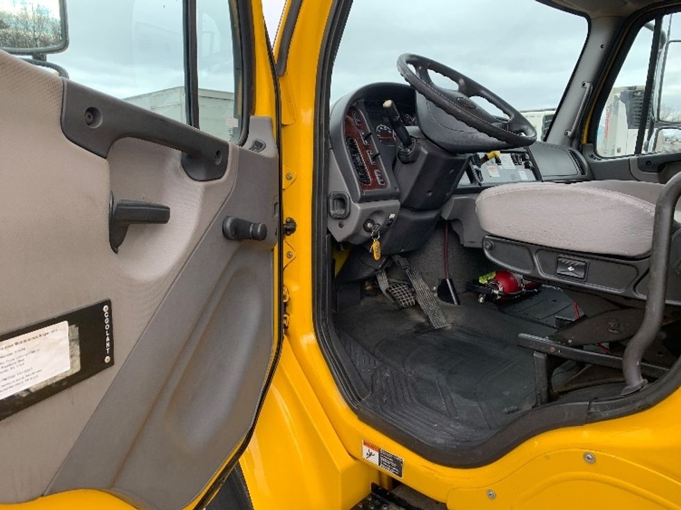 Medium Duty Box Truck-Light and Medium Duty Trucks-Freightliner-2015-M2-Pottsville-PA-238,296\n\t\tmiles-$ 37,250 - Image 15