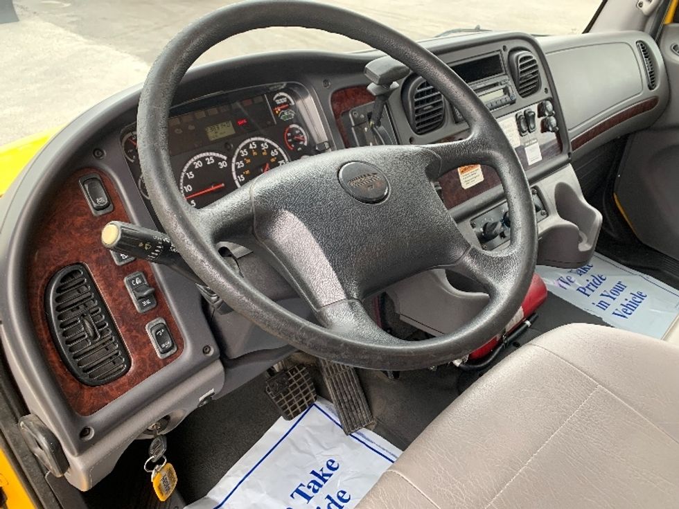 Medium Duty Box Truck-Light and Medium Duty Trucks-Freightliner-2015-M2-Pottsville-PA-238,296\n\t\tmiles-$ 37,250 - Image 16