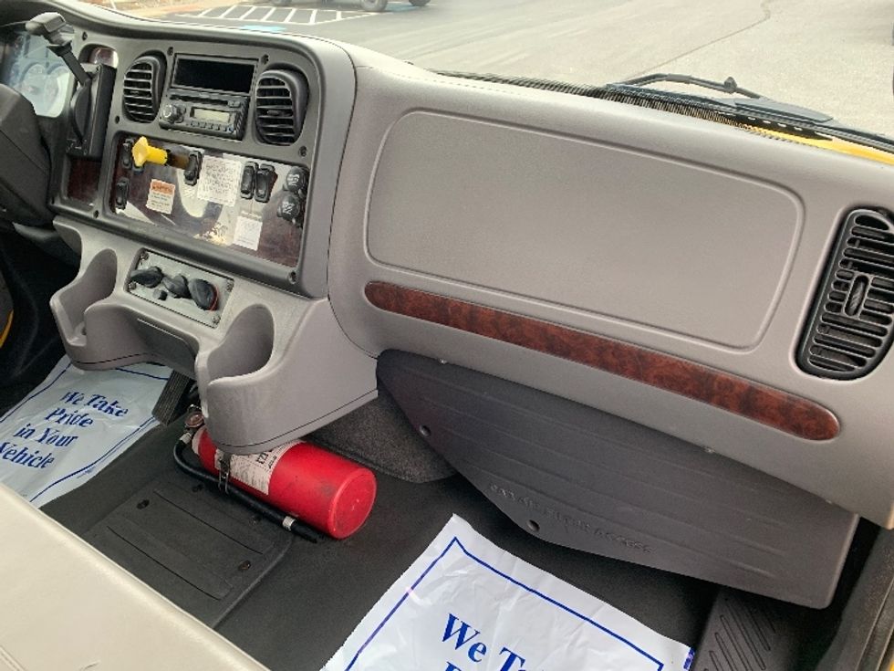 Medium Duty Box Truck-Light and Medium Duty Trucks-Freightliner-2015-M2-Pottsville-PA-238,296\n\t\tmiles-$ 37,250 - Image 20