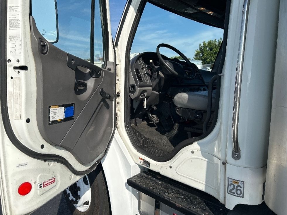 Medium Duty Box Truck-Light and Medium Duty Trucks-Freightliner-2015-M2-Torrance-CA-193,713\n\t\tmiles-$ 46,750 - Image 16