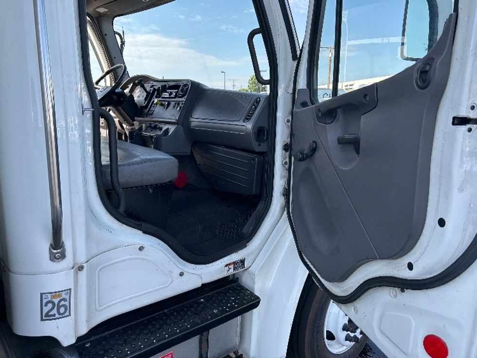 Medium Duty Box Truck-Light and Medium Duty Trucks-Freightliner-2015-M2-Torrance-CA-193,713\n\t\tmiles-$ 46,750 - Image 20
