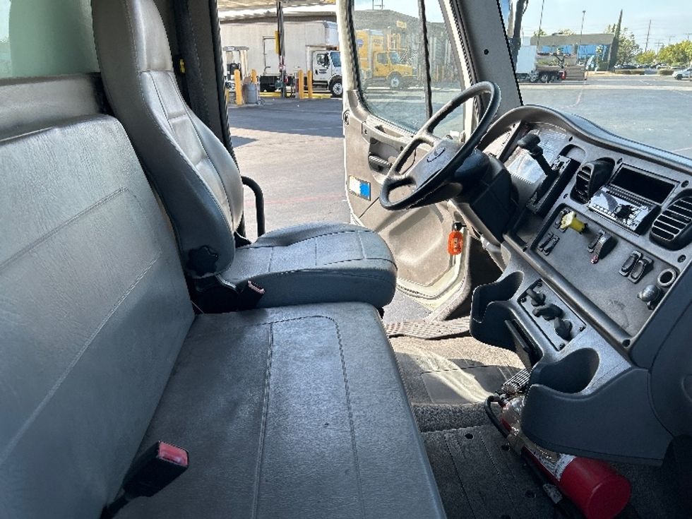 Medium Duty Box Truck-Light and Medium Duty Trucks-Freightliner-2015-M2-Torrance-CA-193,713\n\t\tmiles-$ 46,750 - Image 22