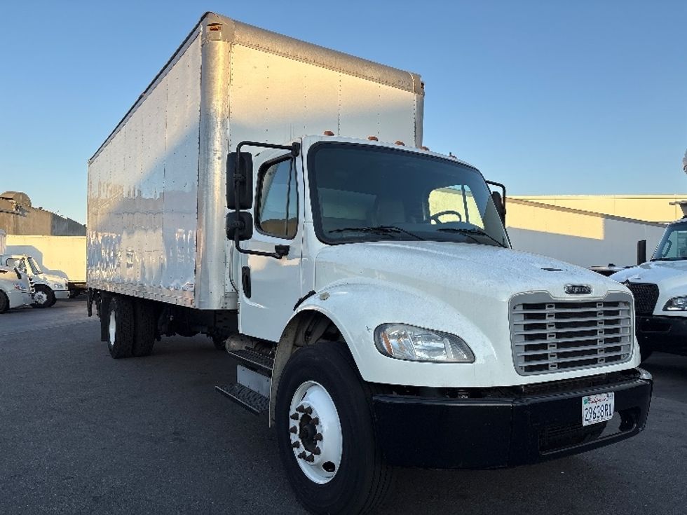 Medium Duty Box Truck-Light and Medium Duty Trucks-Freightliner-2015-M2-Torrance-CA-220,339\n\t\tmiles-$ 40,250 - Image 1