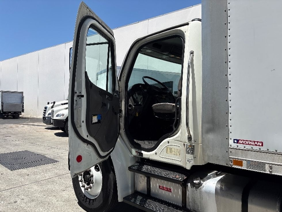 Medium Duty Box Truck-Light and Medium Duty Trucks-Freightliner-2015-M2-Torrance-CA-220,339\n\t\tmiles-$ 40,250 - Image 16