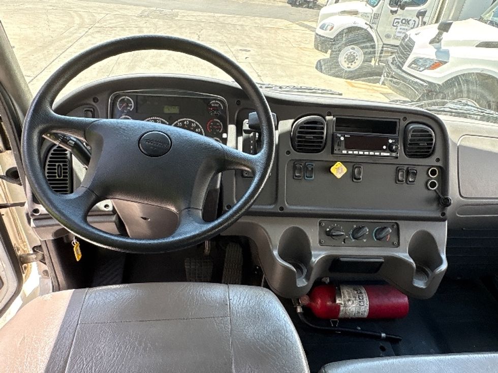 Medium Duty Box Truck-Light and Medium Duty Trucks-Freightliner-2015-M2-Torrance-CA-220,339\n\t\tmiles-$ 40,250 - Image 18