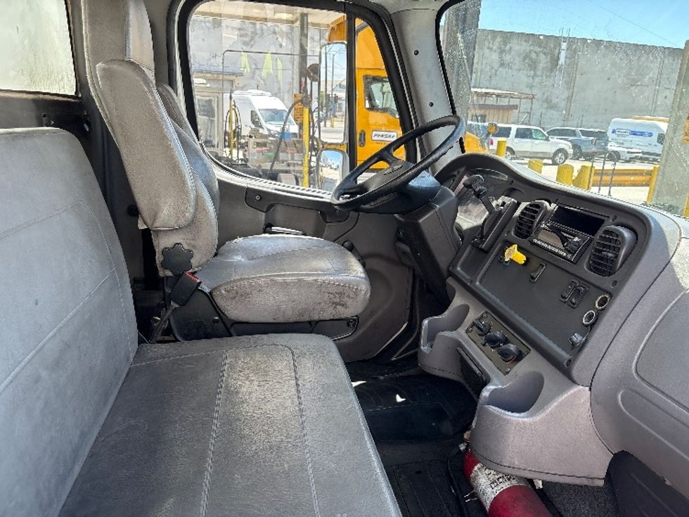 Medium Duty Box Truck-Light and Medium Duty Trucks-Freightliner-2015-M2-Torrance-CA-220,339\n\t\tmiles-$ 40,250 - Image 22