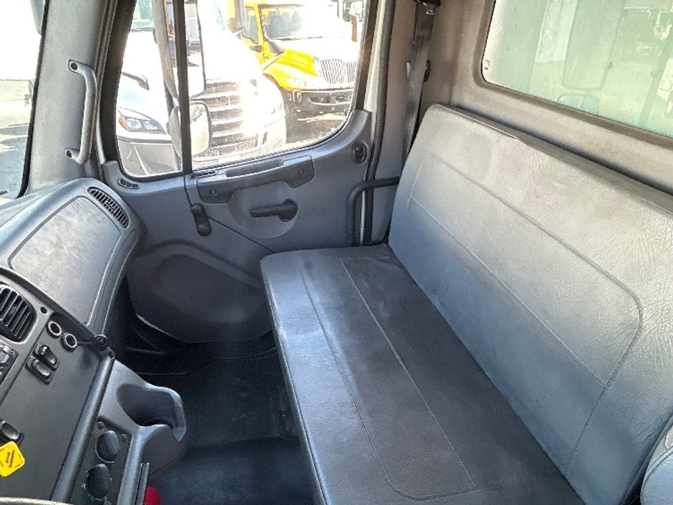 Medium Duty Box Truck-Light and Medium Duty Trucks-Freightliner-2015-M2-Torrance-CA-241,740\n\t\tmiles-$ 39,000 - Image 19
