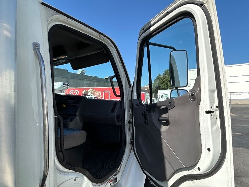 Medium Duty Box Truck-Light and Medium Duty Trucks-Freightliner-2015-M2-Torrance-CA-241,740\n\t\tmiles-$ 39,000 - Image 20