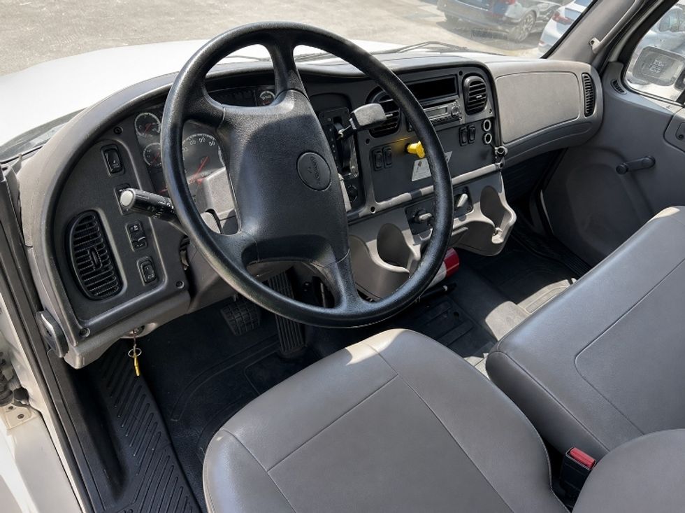 Medium Duty Box Truck-Light and Medium Duty Trucks-Freightliner-2015-M2-Torrance-CA-245,840\n\t\tmiles-$ 38,500 - Image 17