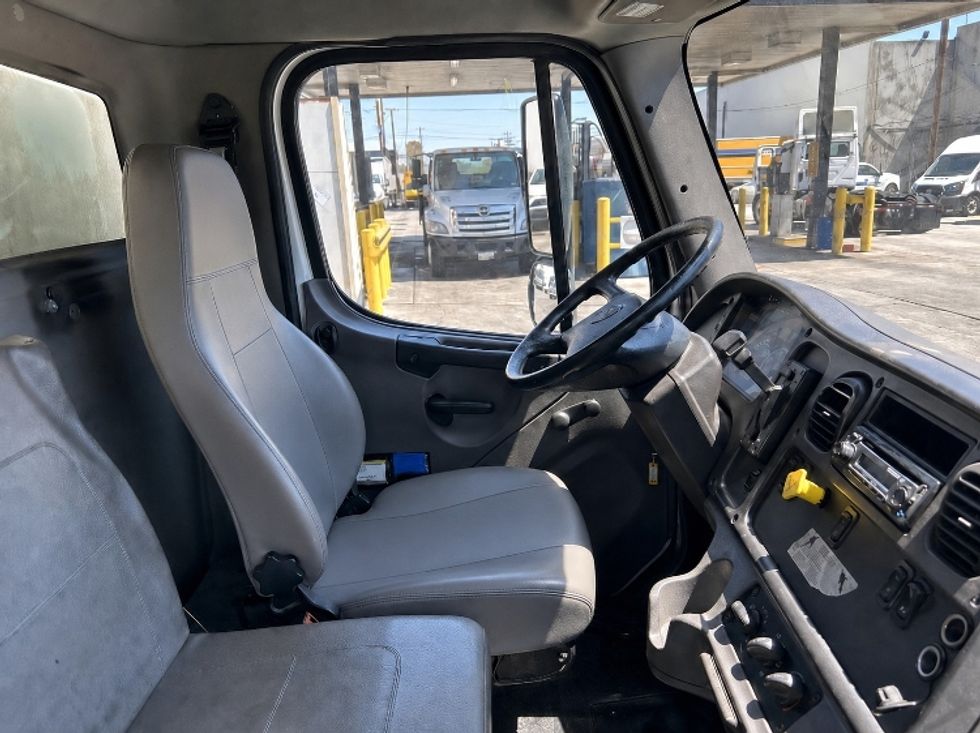 Medium Duty Box Truck-Light and Medium Duty Trucks-Freightliner-2015-M2-Torrance-CA-245,840\n\t\tmiles-$ 38,500 - Image 22