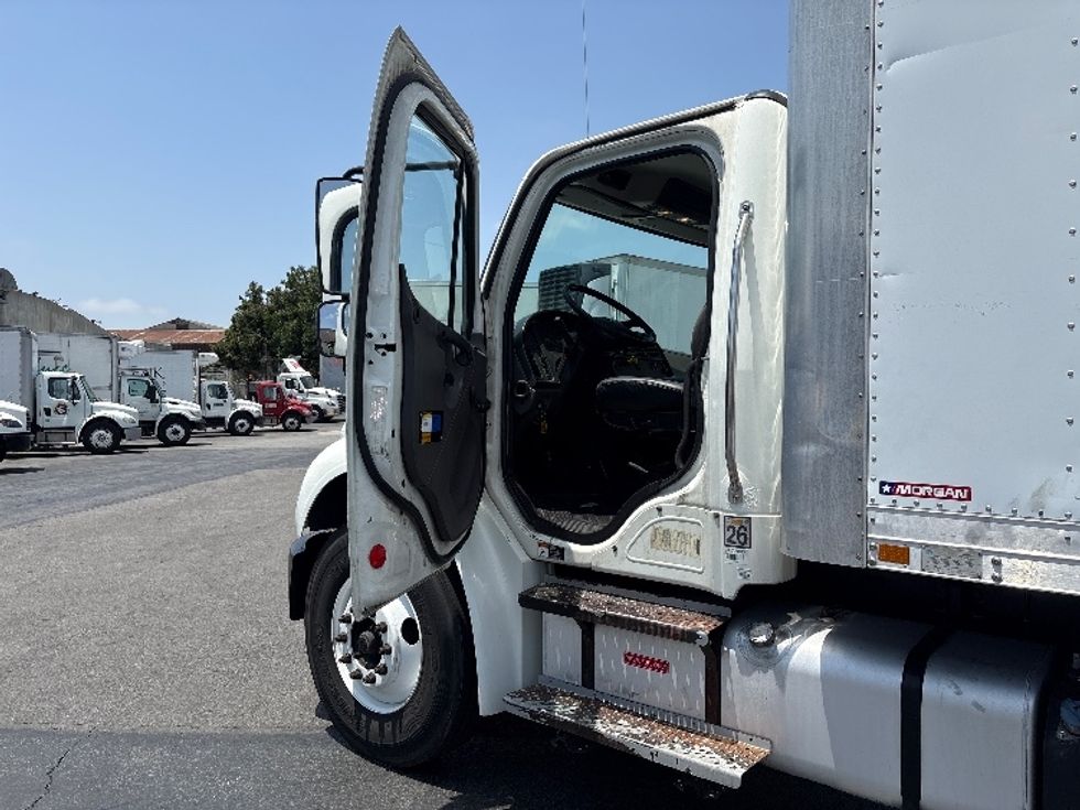 Medium Duty Box Truck-Light and Medium Duty Trucks-Freightliner-2015-M2-Torrance-CA-248,850\n\t\tmiles-$ 35,750 - Image 16
